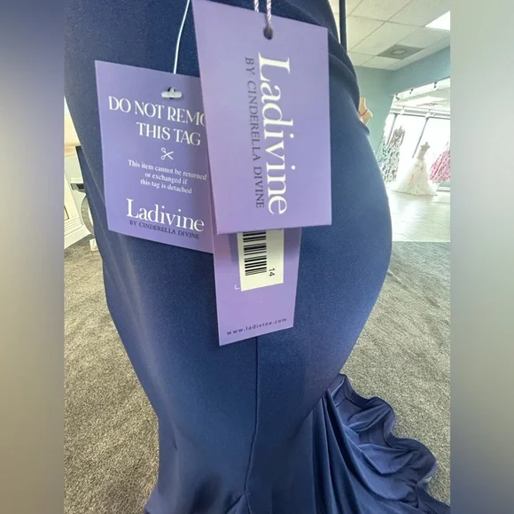 Size 14 Thick spandex stretch material.. crisscross back. trumpet gown.